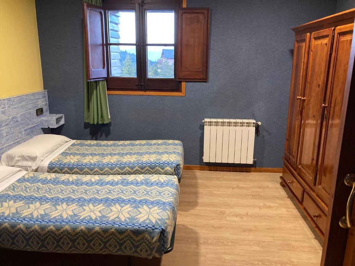 Alberg Residencia Esportiva Els Isards La Molina  Exteriör bild